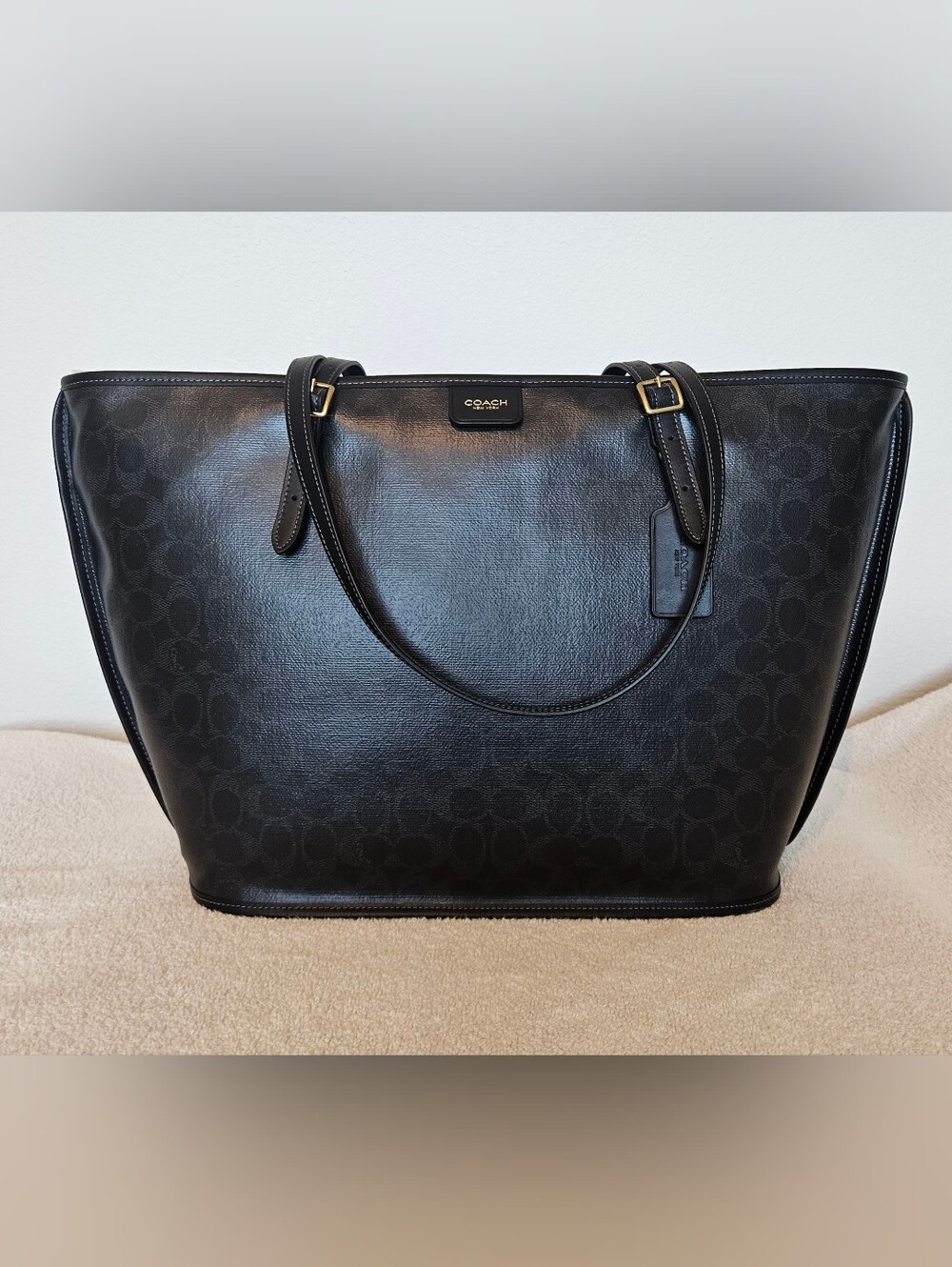 Coach Black Signature Canvas Leather Taxi Tote with Wristlet NWOT - Picture 2 of 15